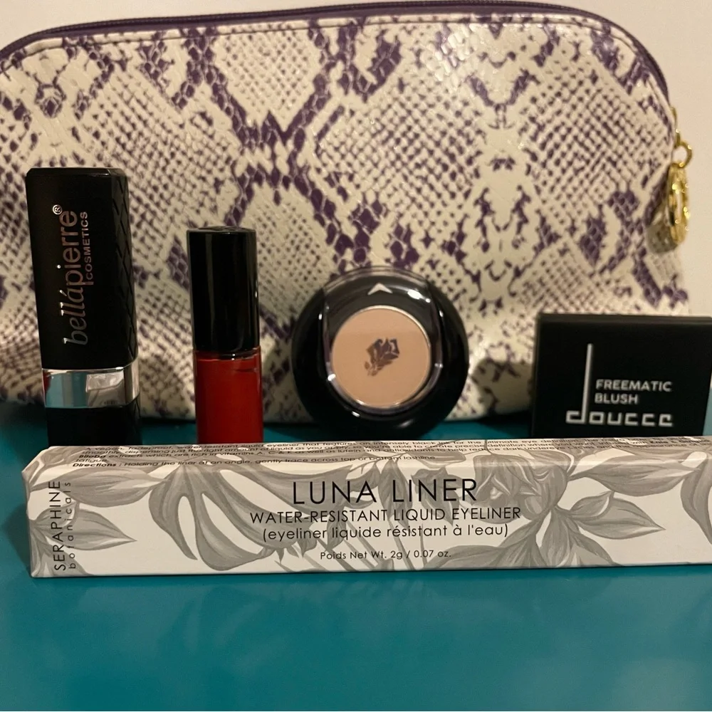 💄New Red Lipstick/Gloss , Doucce Blush, Luna Liner and Powder